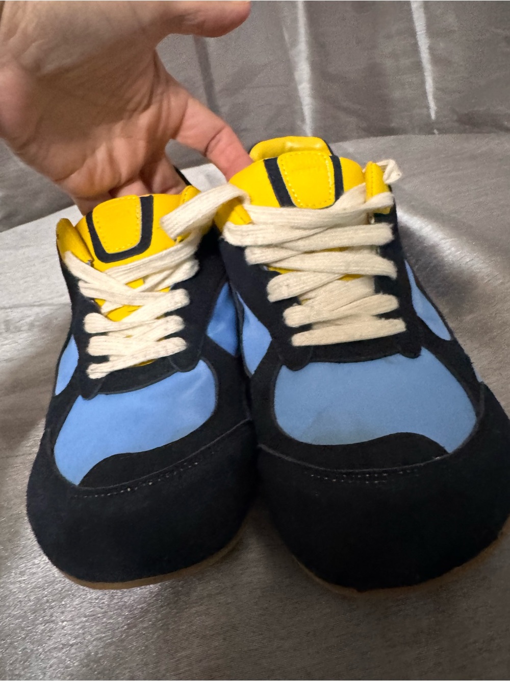 Sneakers Unisex Light Blue and Black Retro Runner with Yellow Accent - Picture 10 of 16